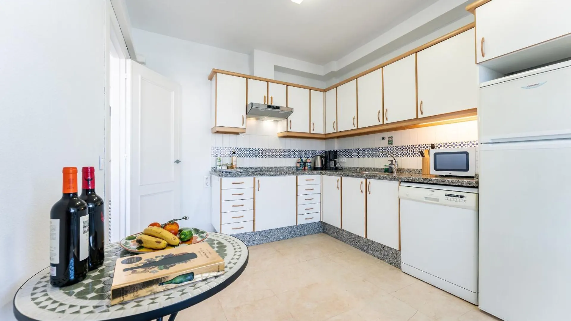 Tres Coronas Fuengirola Apartment